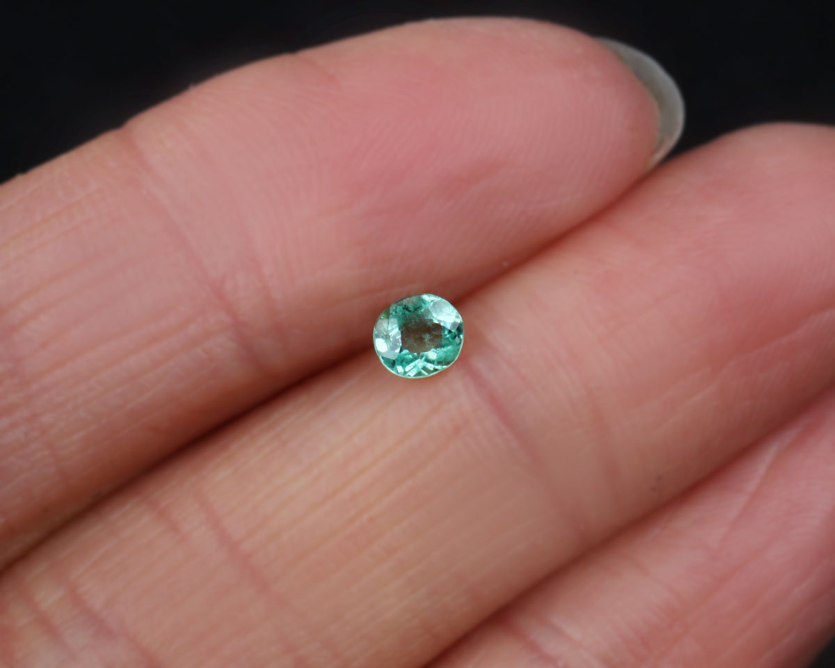 Shakiso Emerald oval 0,24 ct