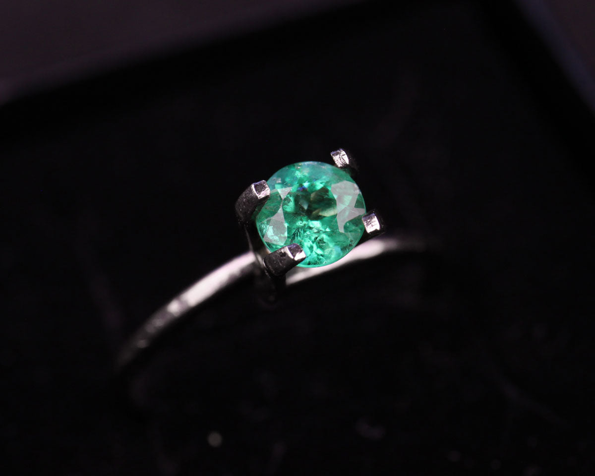 Shakiso Emerald rund 0,61 ct Certifierad
