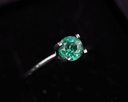Shakiso Emerald rund 0,61 ct Certifierad
