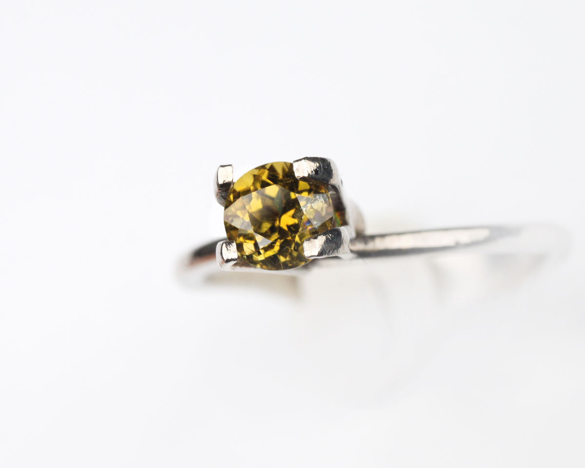 Turmalin mörkgul rund 5 mm 0,64 ct