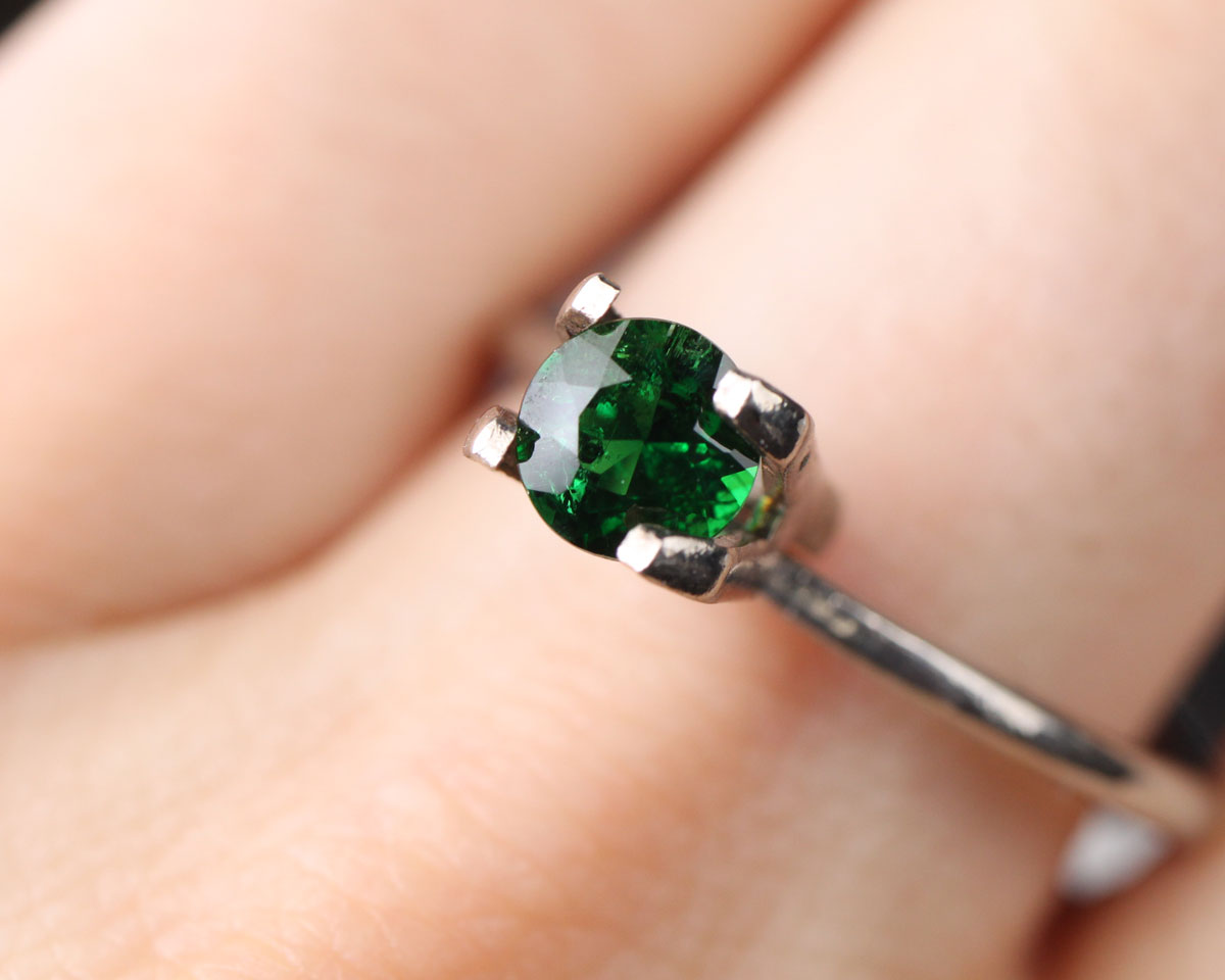 Tsavorite granat grön rund 5 mm 0,4 ct 