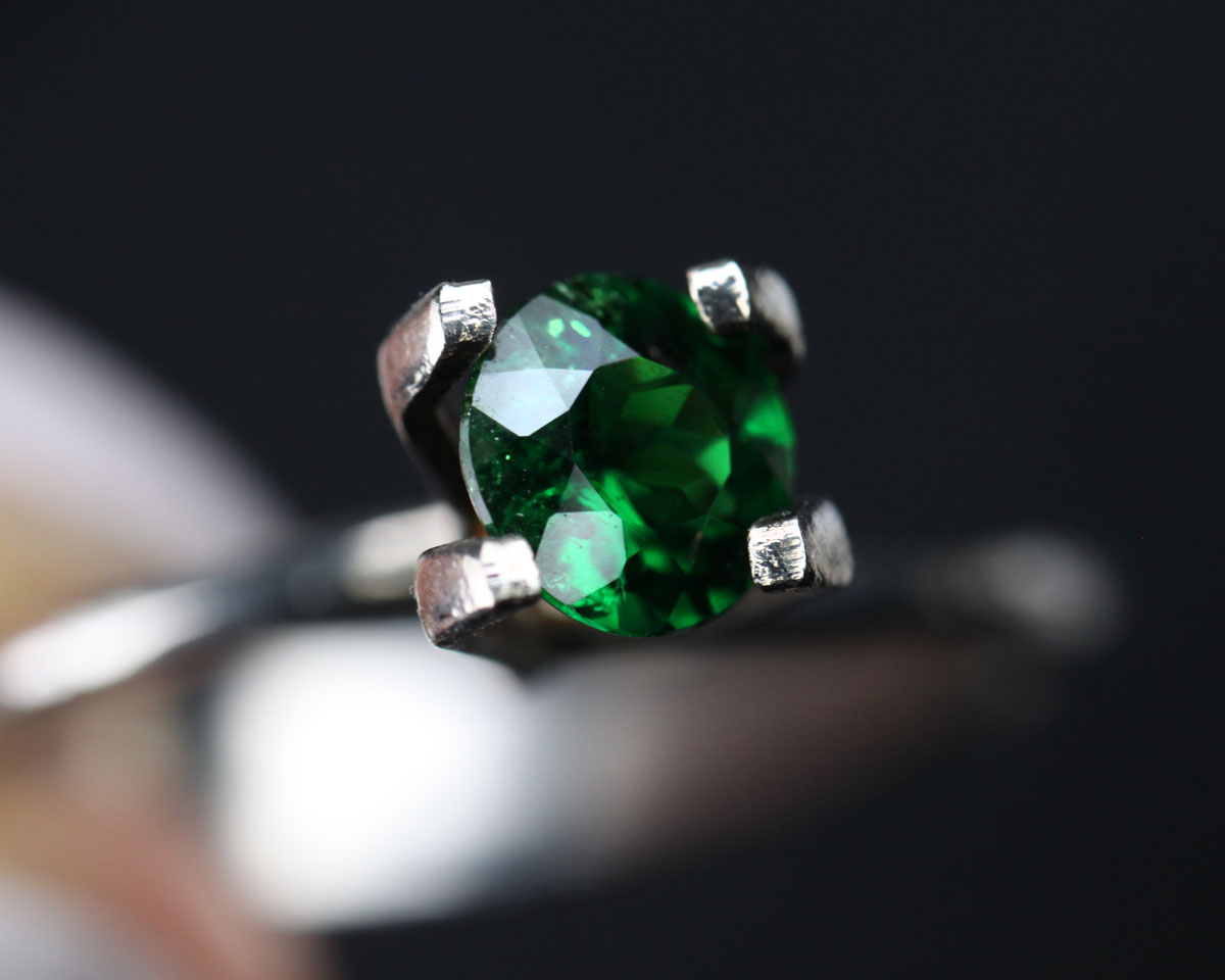 Tsavorite granat grön rund 5 mm 0,4 ct 