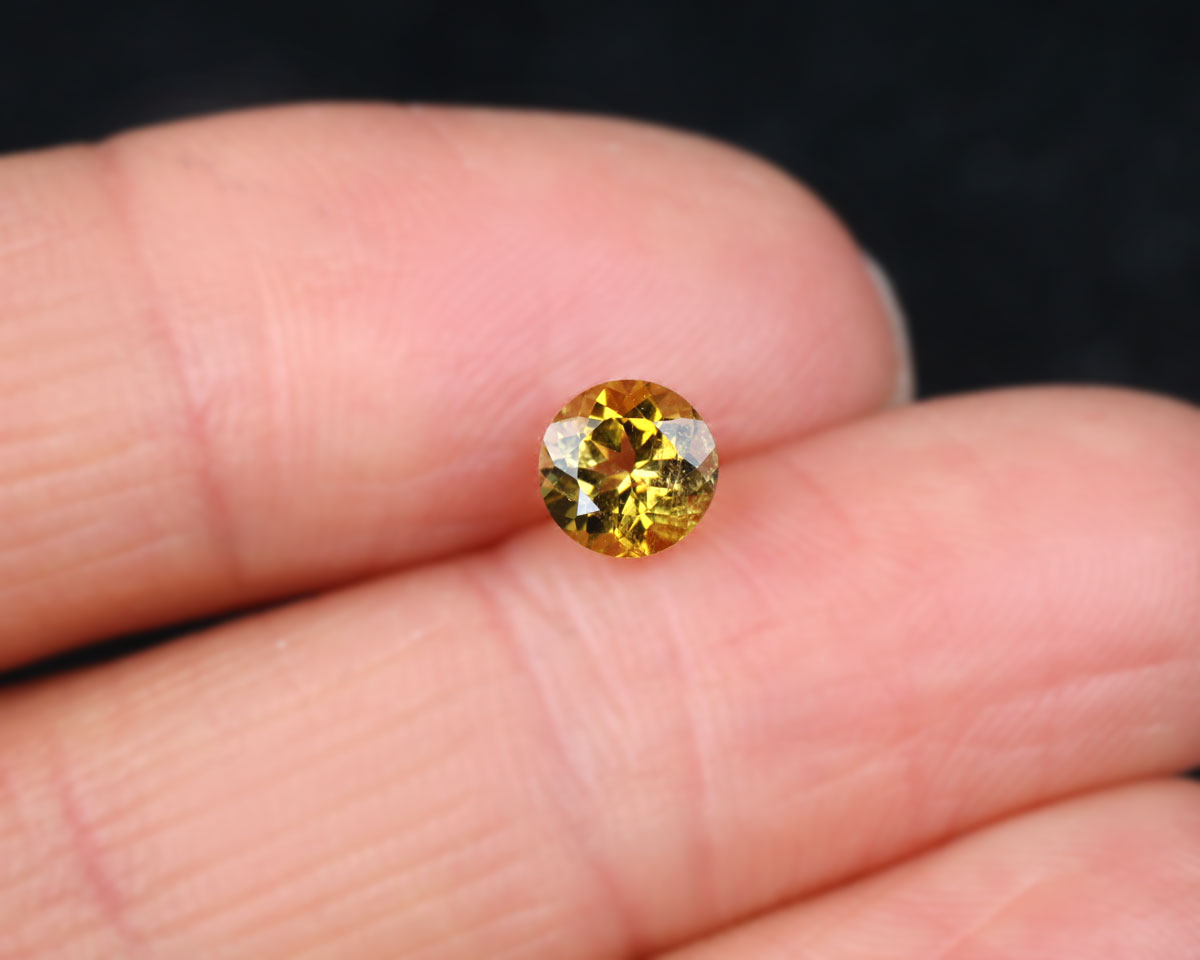 Tourmalin round yellow 5 mm 0.56 ct