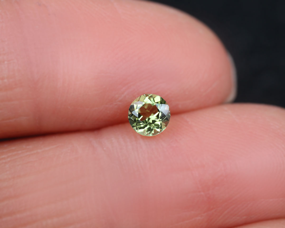 Turmalingrön rund 4 mm 0,3 ct