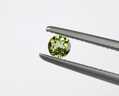 Turmalingrön rund 4 mm 0,25 ct