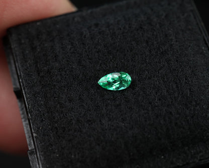 Shakiso smaragd droppe 0,125 ct