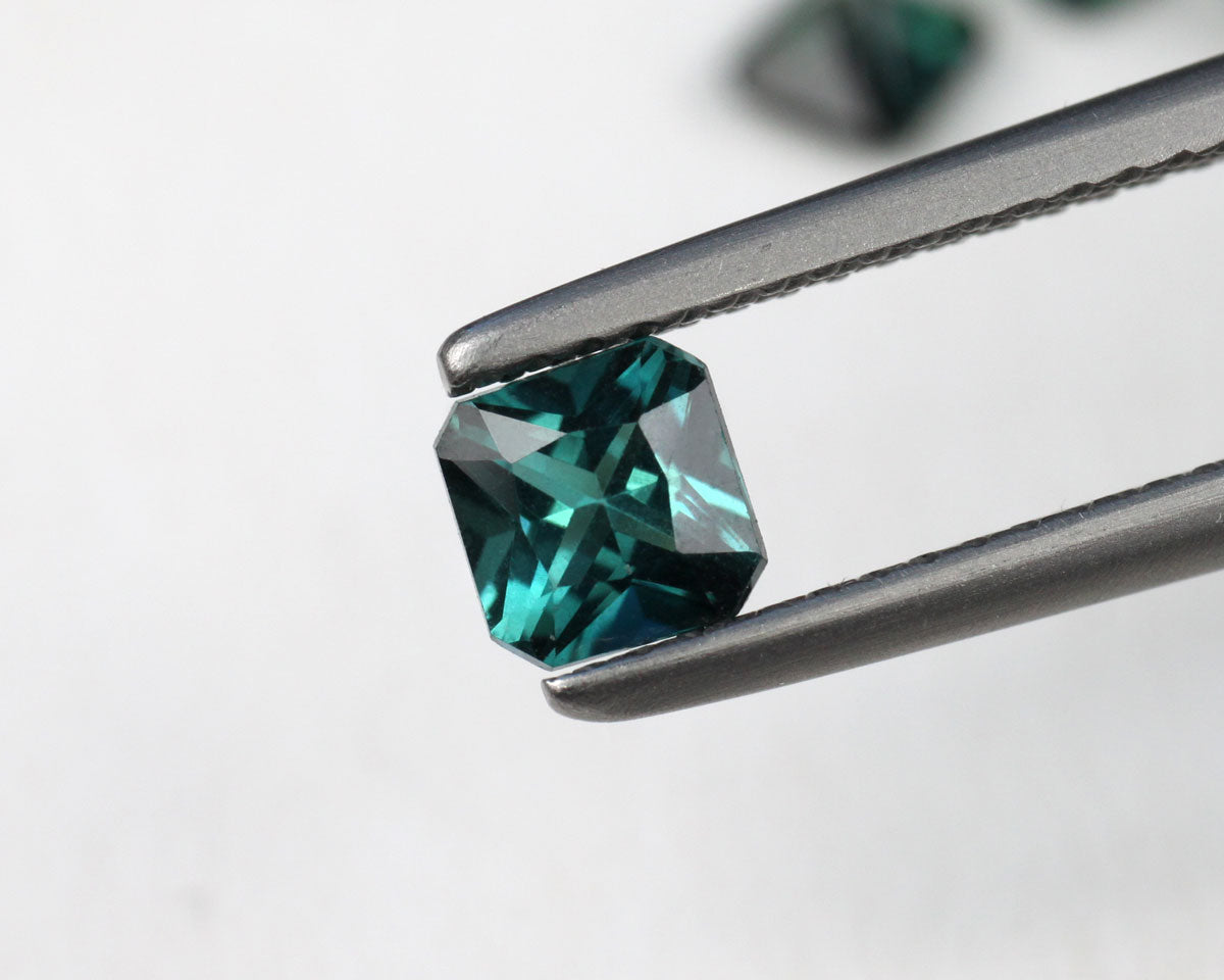 Turmalin grönblå 4,5 mm 0,4 ct