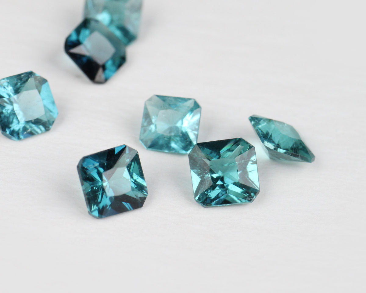 Turmalin blå fyrkant 4,5 mm 0,4 ct