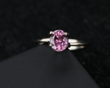 Pink oval sapphire 1.1 ct 6.6 mm
