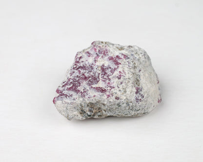Grönlands rubin korund 12,74 g