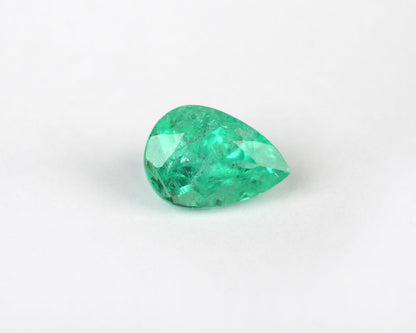 Shakiso Emerald 7x5 mm droppe 0,71 ct