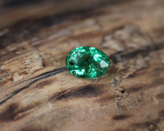Shakiso Emerald oval 5x4 mm 0.39 ct