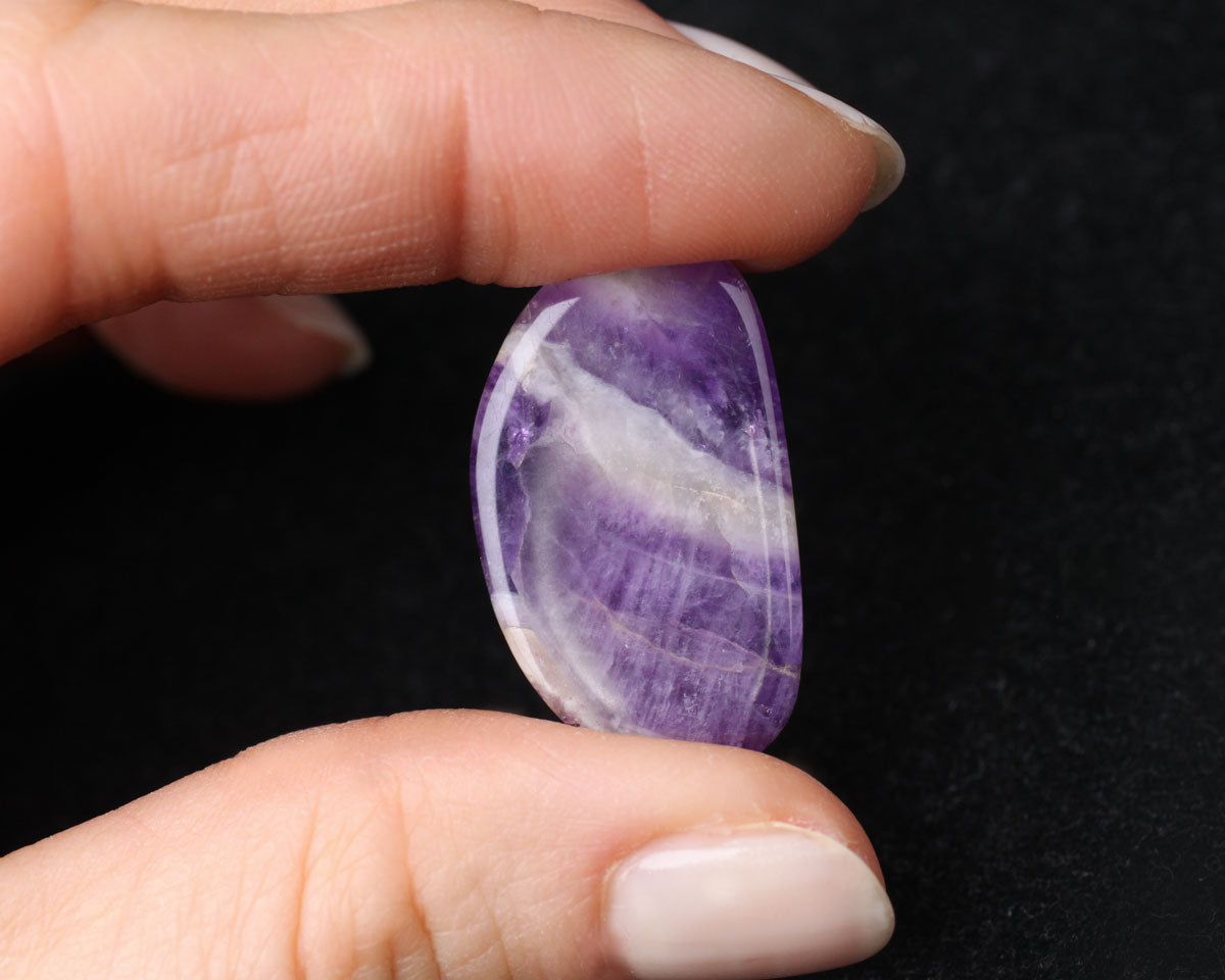 Amethyst cabochon 20x17 mm 22 ct