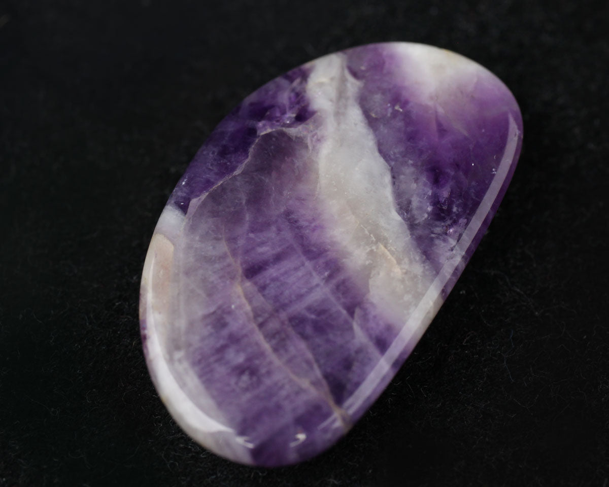 Amethyst cabochon 20x17 mm 22 ct