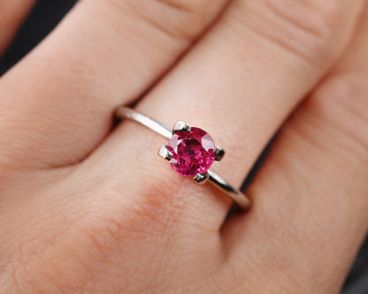 Rubin rund 5,43 mm 0,78 ct