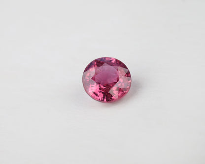 Ruby round 5.25 mm 0.8 ct