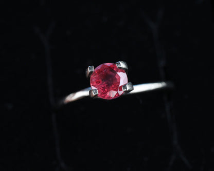 Rubin rund 5,7 mm 0,86 ct