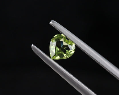 Peridot Heart 5 mm 0.35 ct