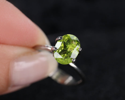 Peridot oval 9 mm 2,1 ct