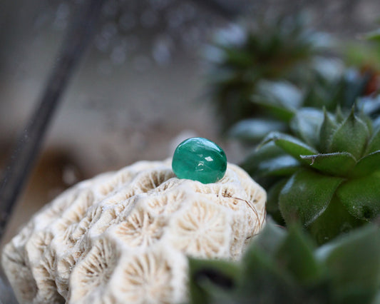 Cabochon cut Shakiso Emerald 5.5 mm 0.9 ct