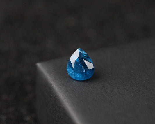 Afganit droppe 6x5 mm 0.68 ct