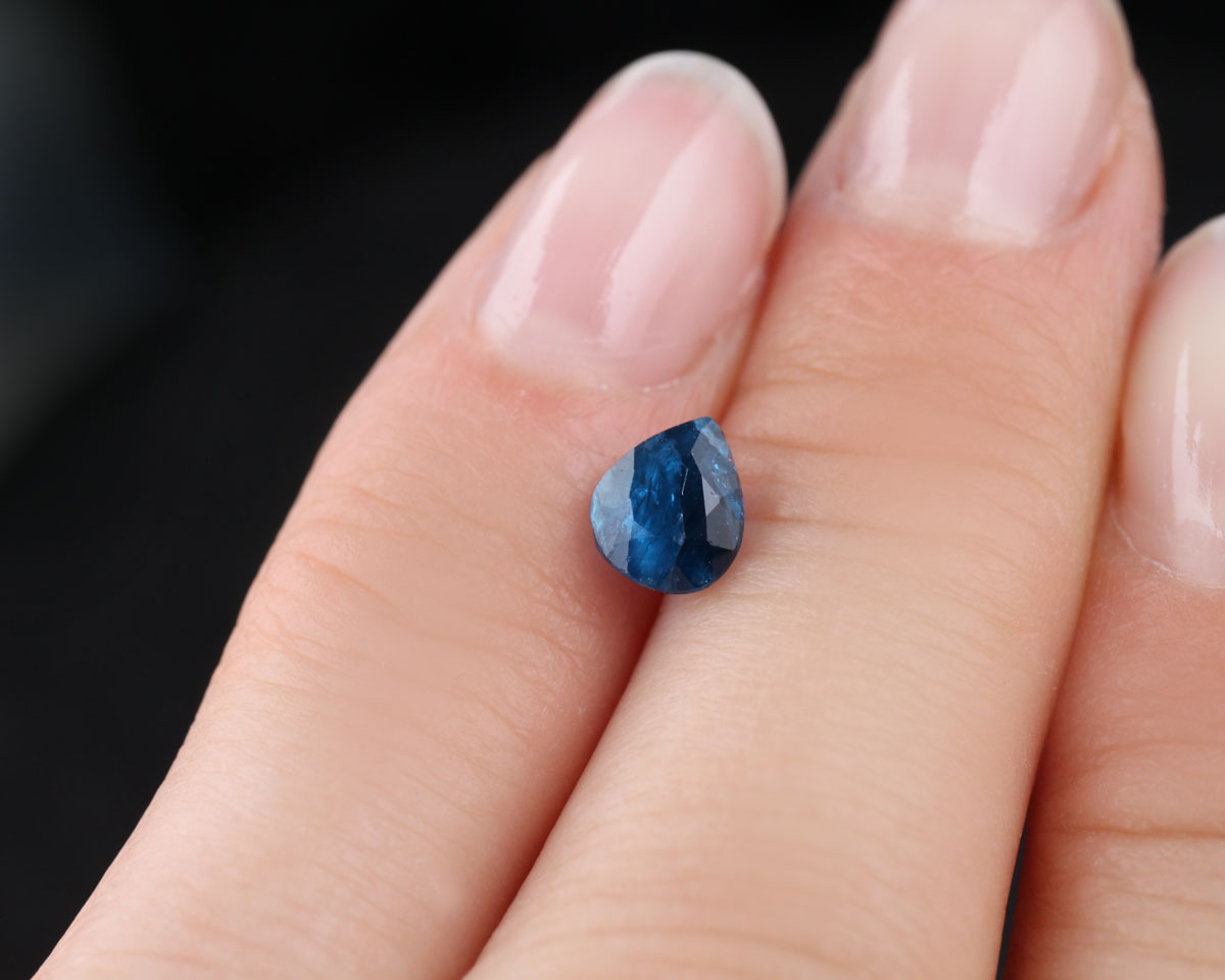 Afganit droppe 6x5 mm 0.68 ct