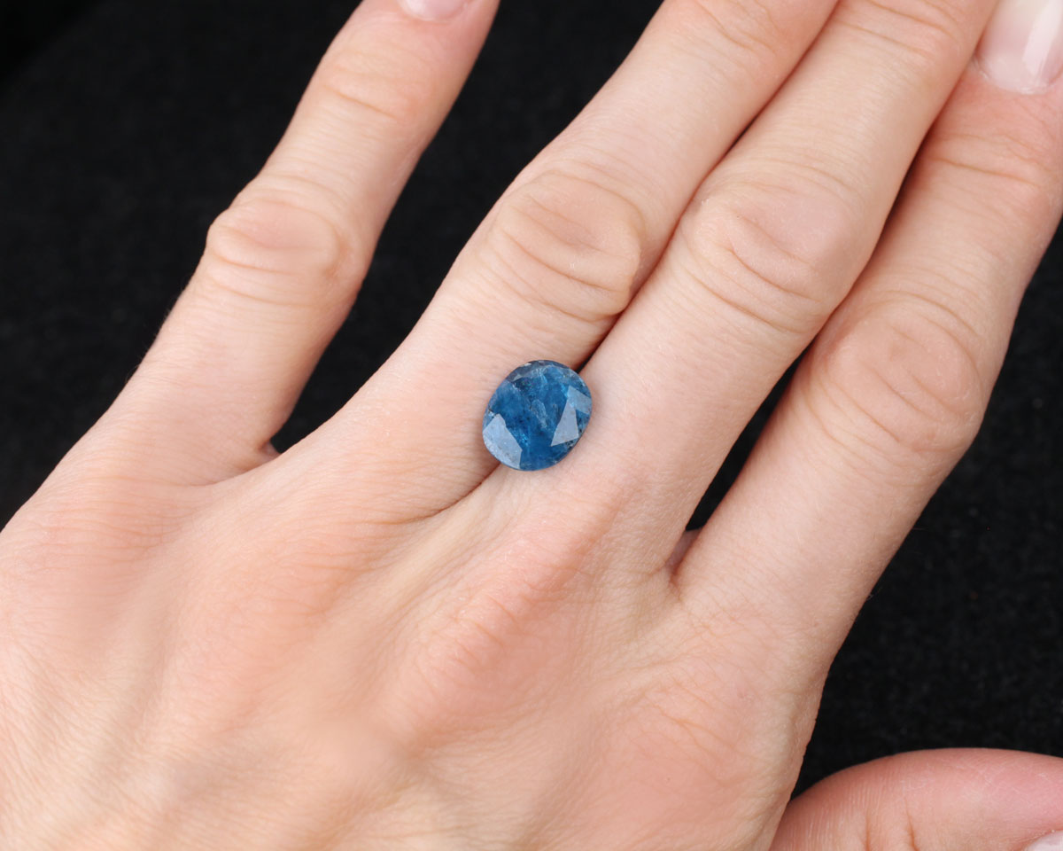 Afghanite oval 11x9 mm 2.5 ct