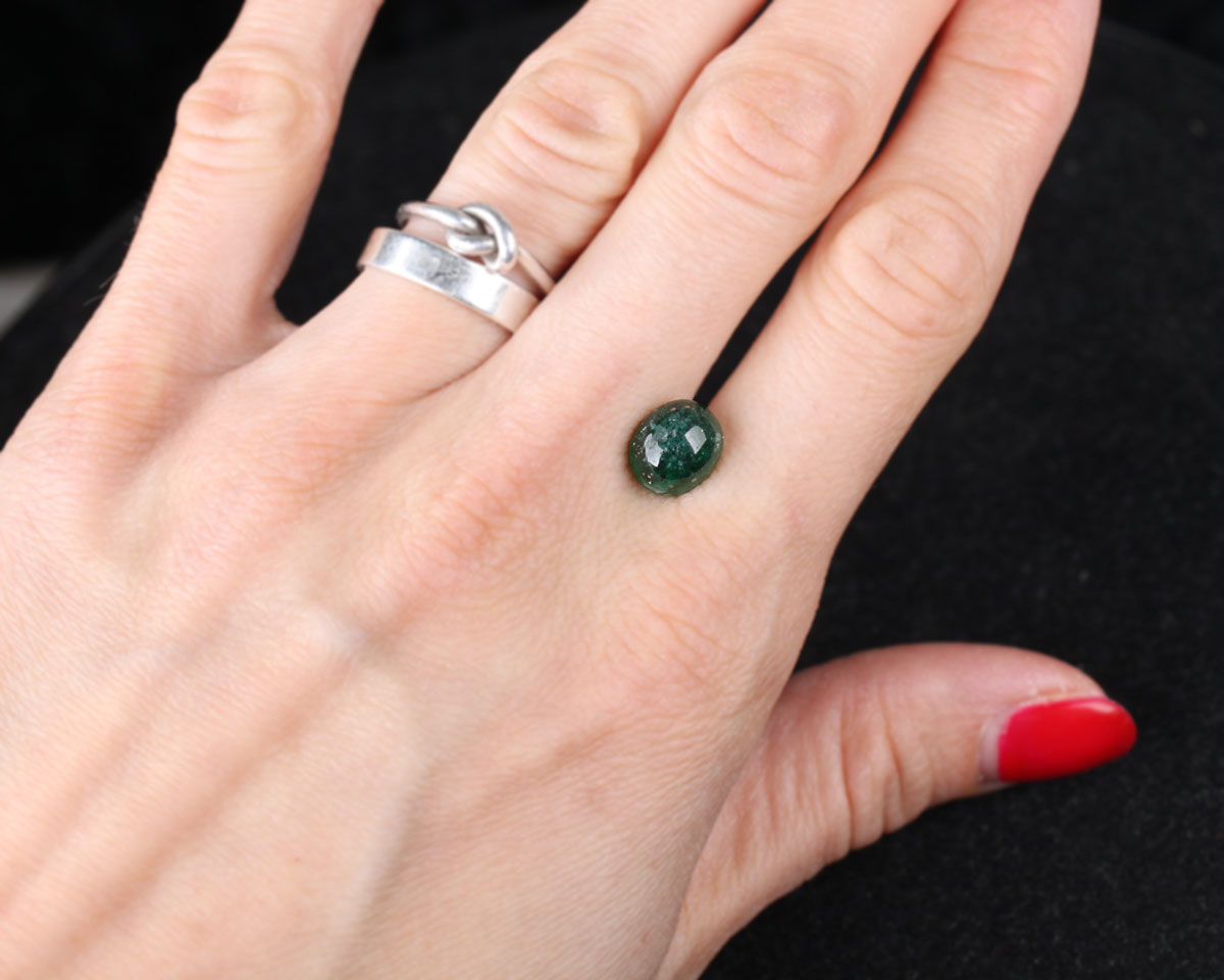 Cabochon cut Shakiso Emerald oval 9mm 3 ct