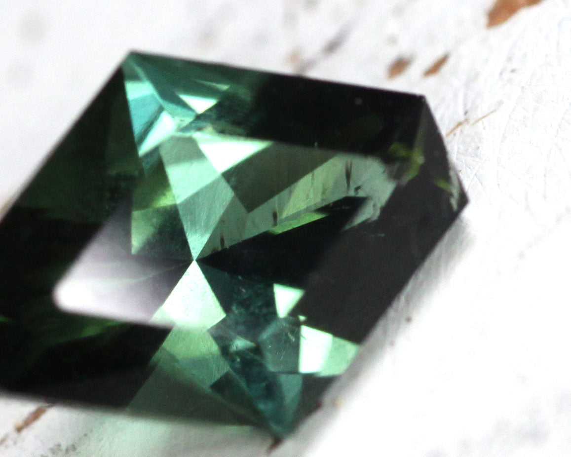 Crystal Flower grön turmalin 0,54 ct
