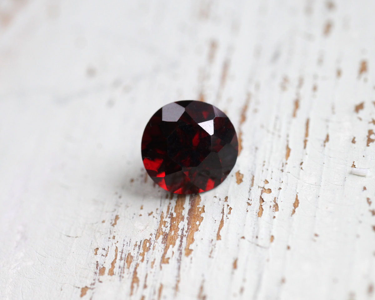 Granat pyrop rund 7mm 1,82 ct