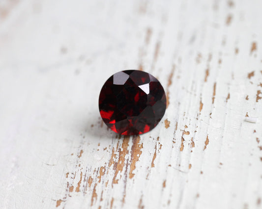 Granat pyrop rund 7mm 1,82 ct