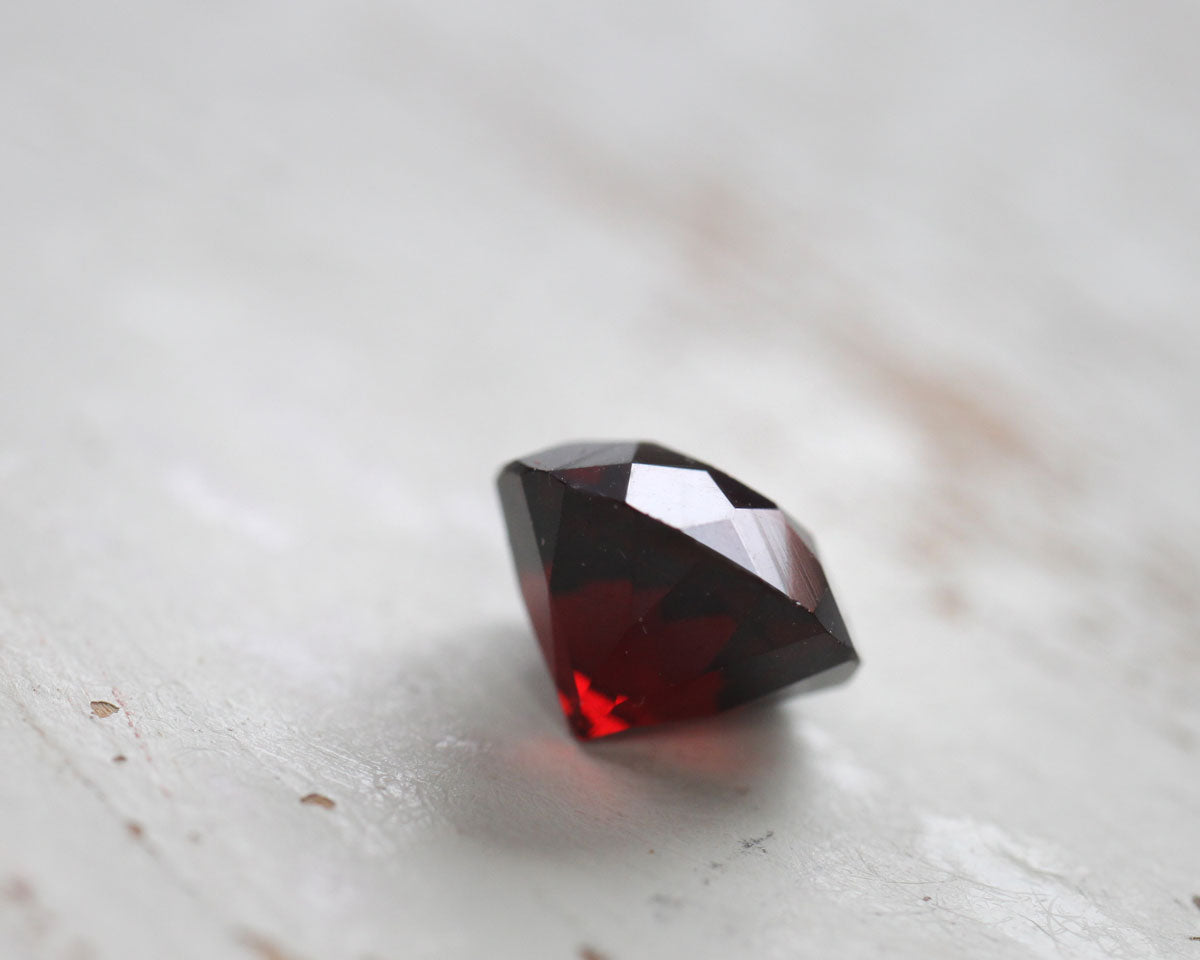 Granat pyrop rund 7mm 1,82 ct