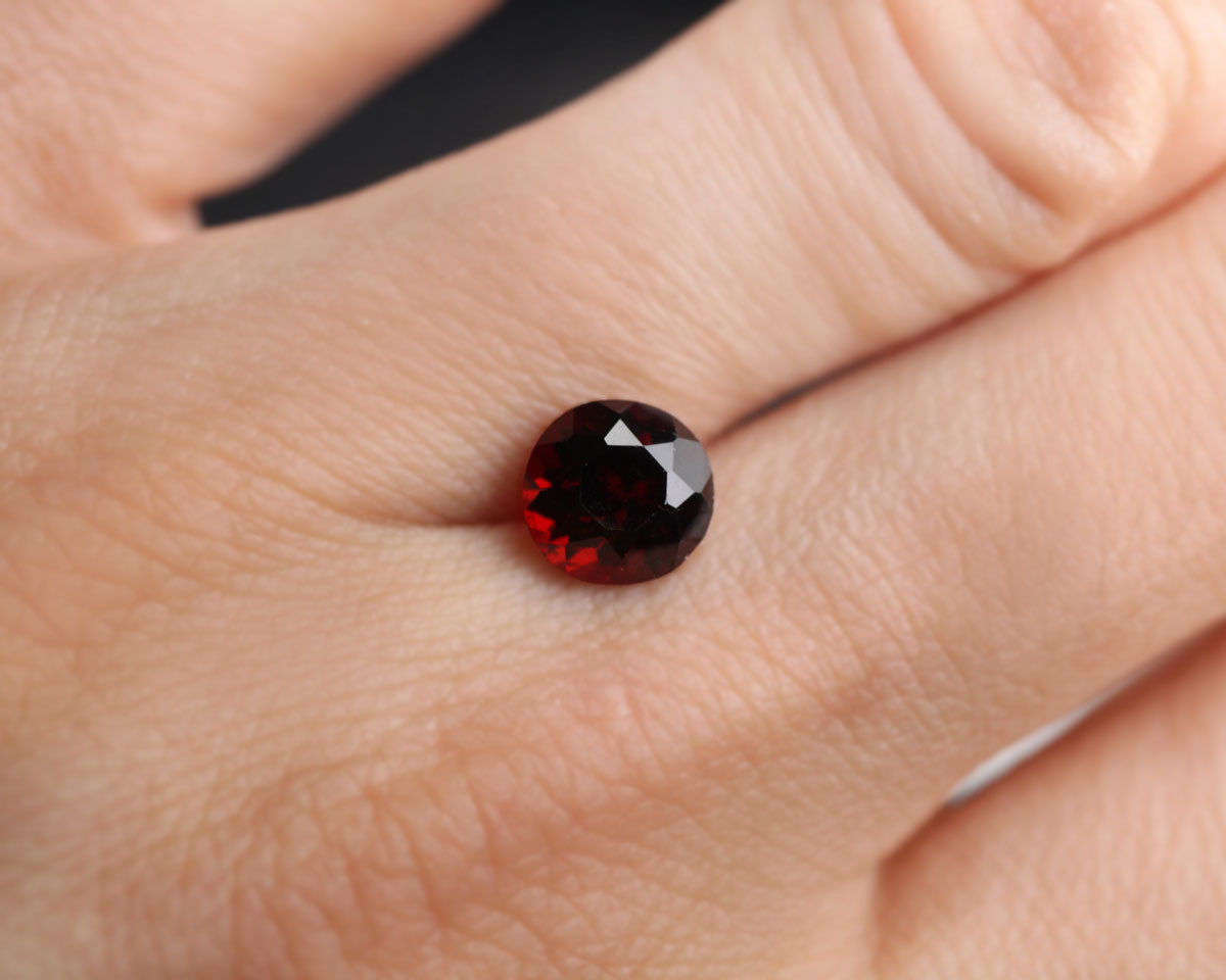 Granat pyrop rund 7mm 1,82 ct