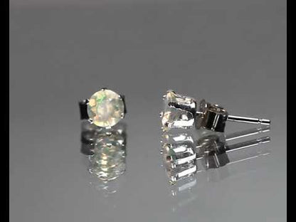 Örhängen med opal, 5 mm
