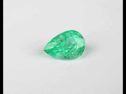 Shakiso Emerald 7x5 mm droppe 0,71 ct