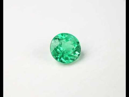 Shakiso Emerald rund 0,61 ct Certifierad
