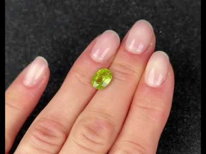 Peridot oval 9 mm 2,1 ct