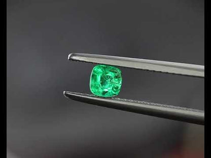 Emerald 4 mm cushion 0.42 ct
