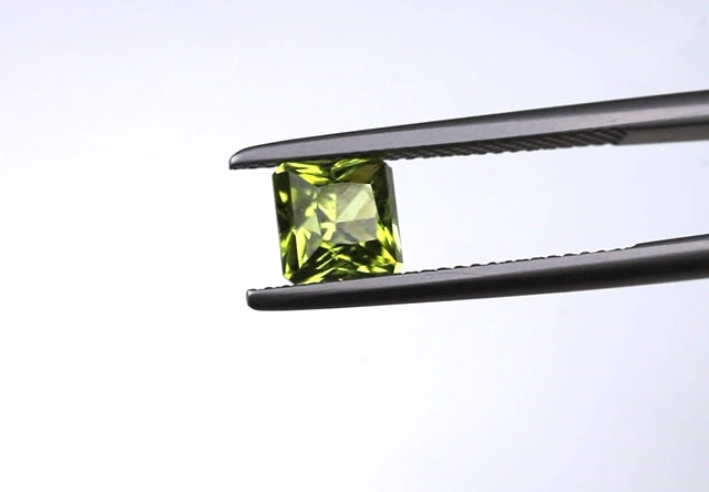 Peridot Square 1.5 ct