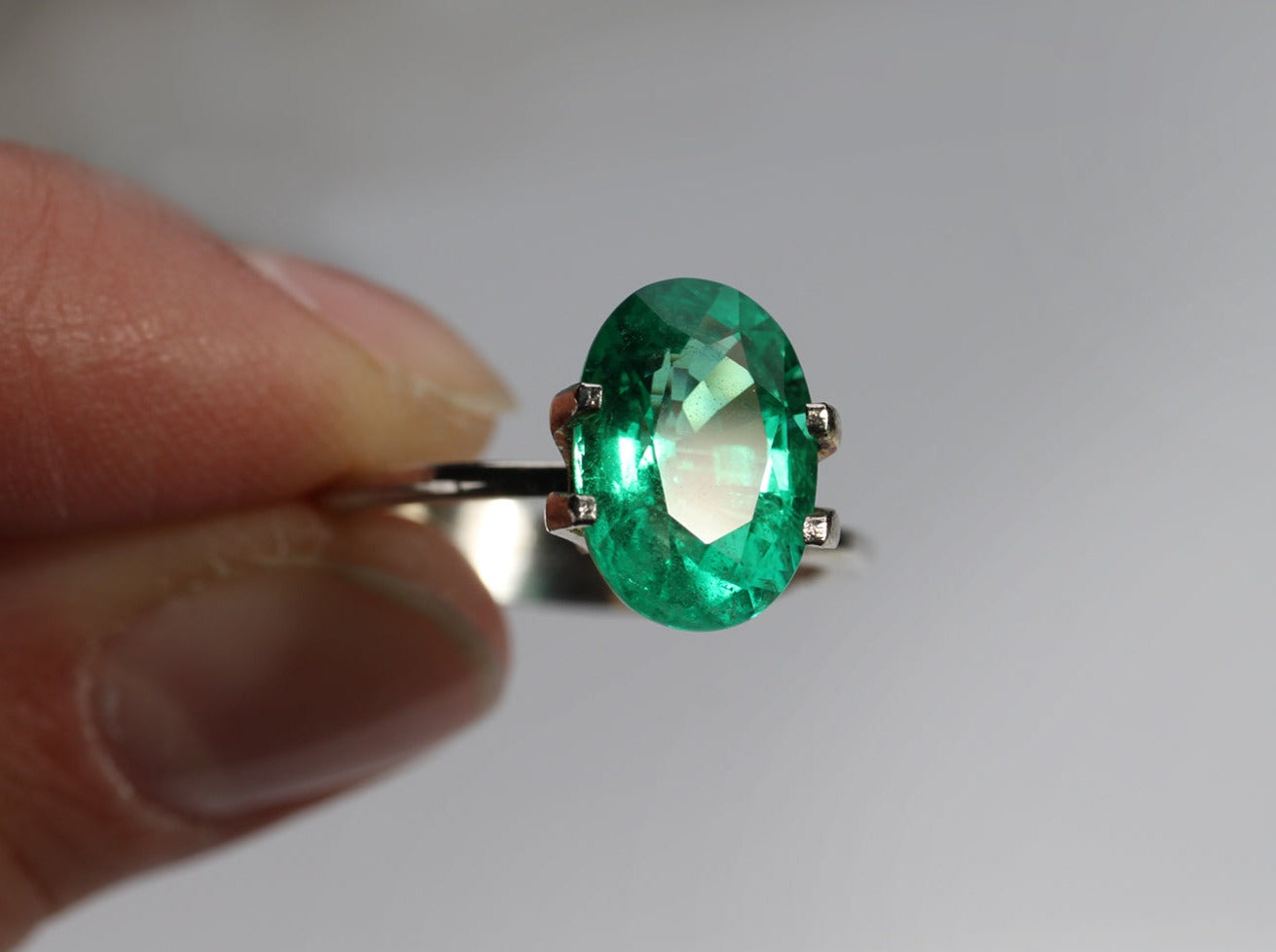 Shakiso Emerald oval 3.35 ct