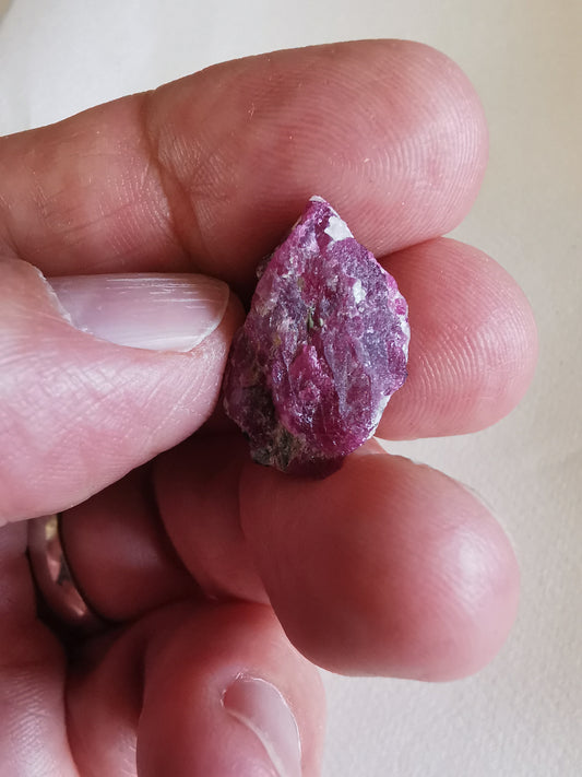 Greenland Ruby Corundrum 4.88 g