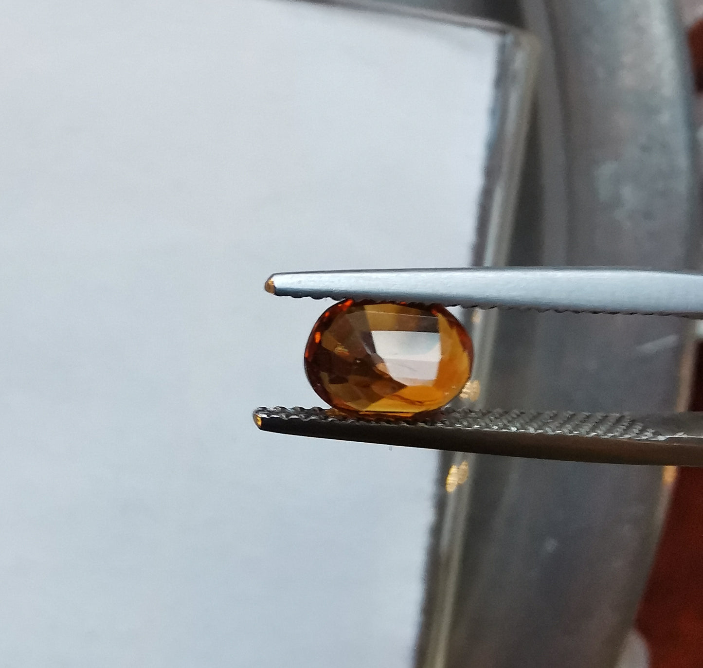Clinohumite oval 1.1 ct