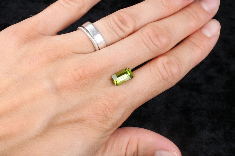 Peridot Checkered Rectangle 2.95 ct
