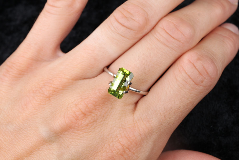 Peridot Checkered Rectangle 2.95 ct