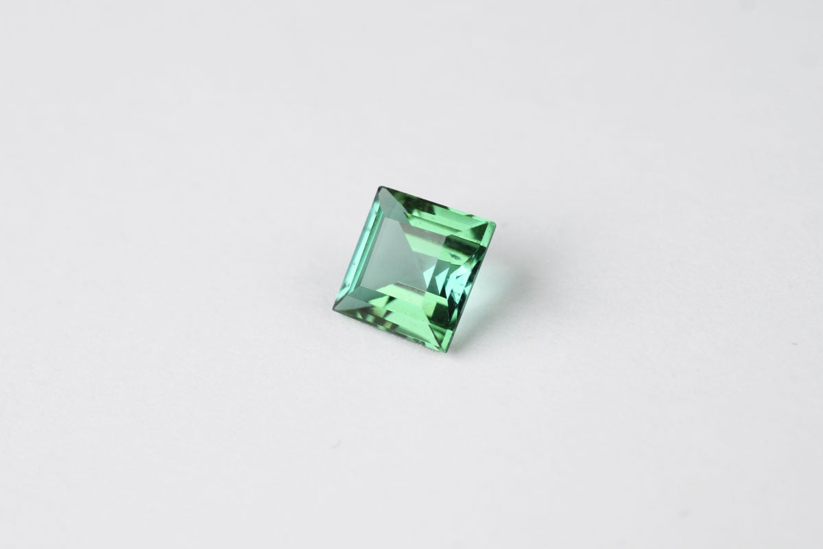 Grön turmalin kvadrat 0,8 ct