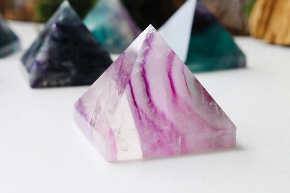 Fluorite Pyramid White + Purple 4 cm