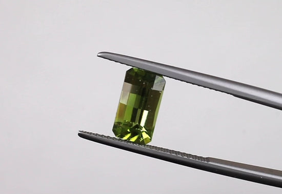 Peridot Checkered Rectangle 2.95 ct