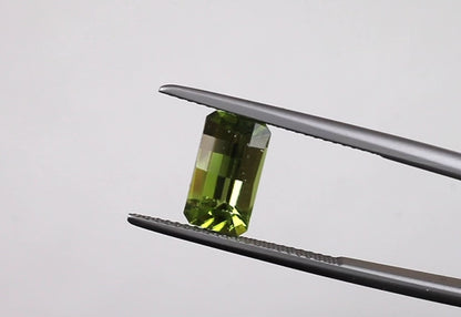Peridot Checkered Rectangle 2.95 ct